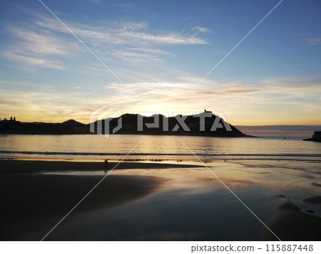 San Sebastian beach in the morning 115887448
