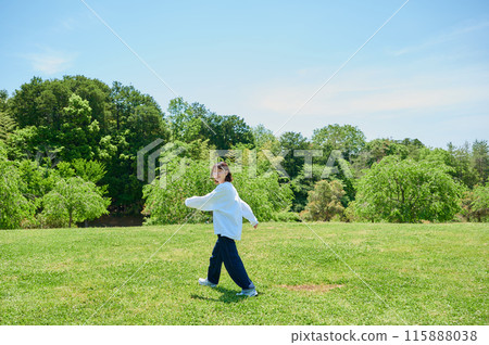 Smiling woman walking in the park Healthy Outdoor Fresh Smiling woman walking in the park Healthy Outdoor Fresh 115888038