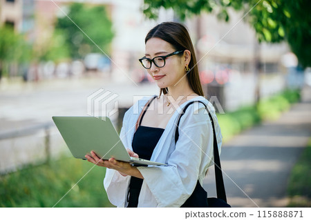 A young lady who operates a personal computer 115888871