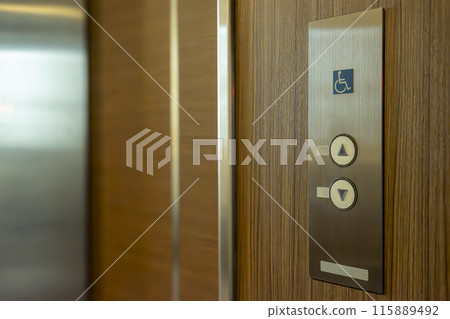 電梯輪椅按鈕和標記 電梯輪椅按鈕和標記 115889492