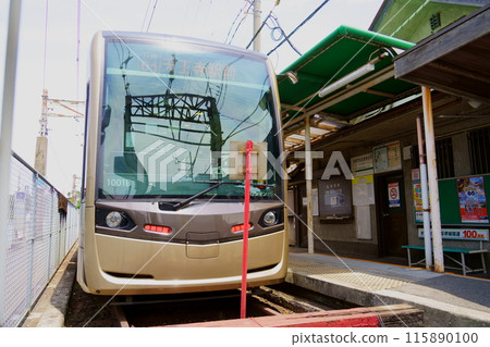 Sakai Tram (Chacha) parked at Hamadera Station / Hankai Electric Tramway (Nishi-ku, Sakai City, Osaka Prefecture) 115890100