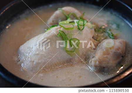 Samgyetang is a Korean chicken dish and a representative summer health food. 115890530