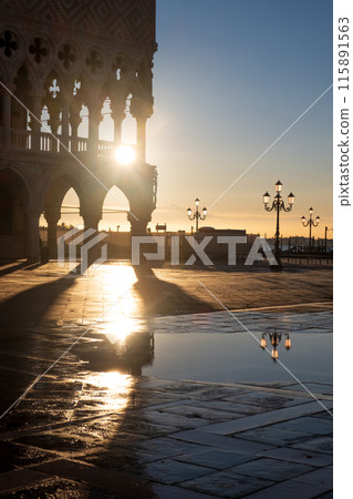 清晨的威尼斯總督宮 115891563