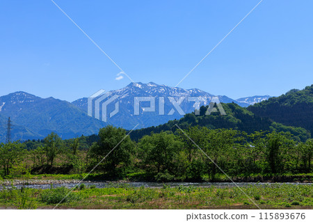 Snow-covered mountains and rivers in spring in Tokamachi, Niigata Prefecture Snow-covered mountains and rivers in spring in Tokamachi, Niigata Prefecture 115893676