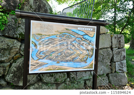 山城省淀城主圍的石牆和護城河 115894624