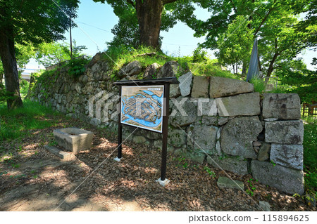 山城省淀城主圍的石牆和護城河 115894625