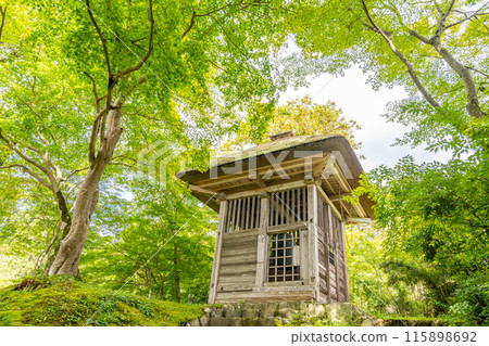 Chusonji Temple Old Bell Tower Bell The temple bell, made in the style of Banshikicho, was cast at the request of the chief priest of the Golden Hall, Yohei. Chusonji Temple Old Bell Tower Bell The temple bell, made in the style of Banshikicho, was cast at the request of the chief priest of the Golden Hall, Yohei. 115898692