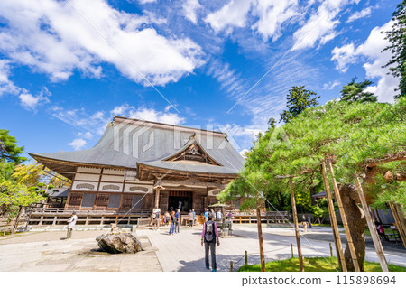 中尊寺大雄寶座，是山內十七座寺院的中央道場，大部分法事都嚴格舉行，是一座特殊的大寺院，東北大宗天台宗的總寺院 115898694