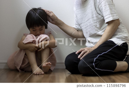 A depressed girl (3 years old, Japanese) and her grandmother comforting her 115898796