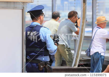 巡邏機場的警察，大都會警察局警察，後視 115899073