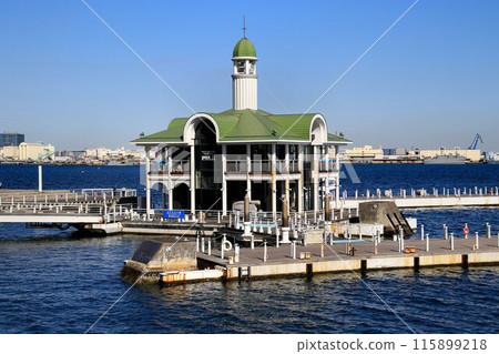 日本第一個海上浮動碼頭...「橫濱港未來海站」的[Pukari-san大橋] 115899218