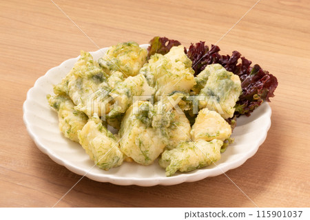 Squid and green laver tempura 115901037