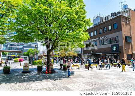 [Tokyo] The fresh greenery in front of Kinshicho Station 115901397