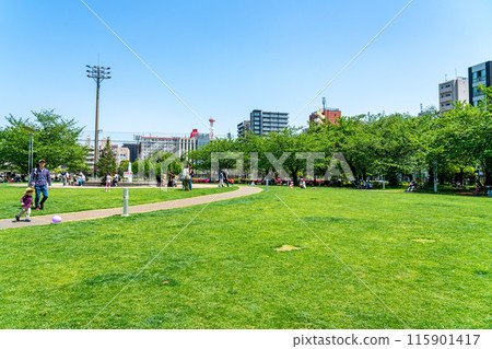[Tokyo] Kinshi Park with beautiful, refreshing new greenery 115901417