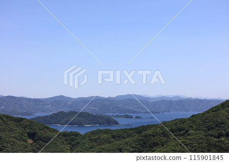 從定岬半島的道之驛井方Kirarakan眺望宇和海、黑島、猿島 從定岬半島的道之驛井方Kirarakan眺望宇和海、黑島、猿島 115901845