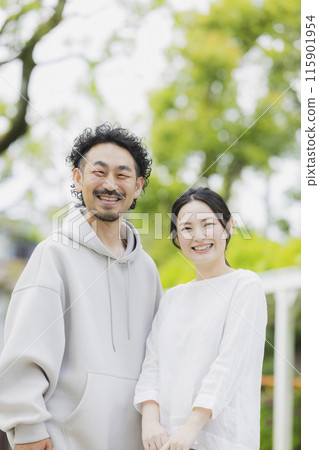 Outdoor couple 115901954