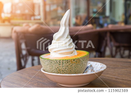 「北海道」著名哈密瓜軟冰淇淋夕張富良野 115902389