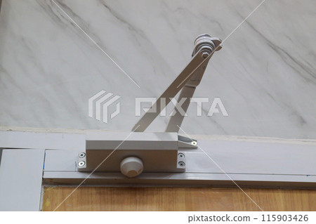 Automatic hydraulic door closer Automatic hydraulic door closer 115903426