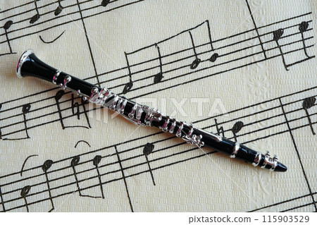 微型單簧管和音符圖案餐巾紙 115903529