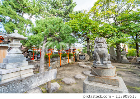 港稻荷神社 - 旋轉許願守護犬 - 許願小犬 - 男性在右，女性在左 - 旋轉時牢記您的願望，祈禱願望實現。 115909513