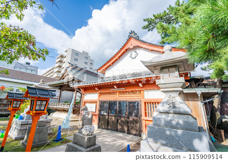 港稻荷神社 - 旋轉許願守護犬 - 許願小犬 - 男性在右，女性在左 - 旋轉時牢記您的願望，祈禱願望實現。 115909514