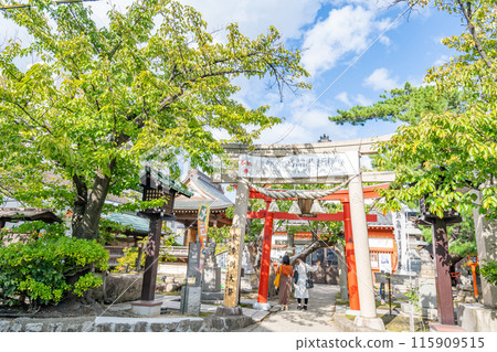 港稻荷神社 - 旋轉許願守護犬 - 許願小犬 - 男性在右，女性在左 - 旋轉時牢記您的願望，祈禱願望實現。 115909515