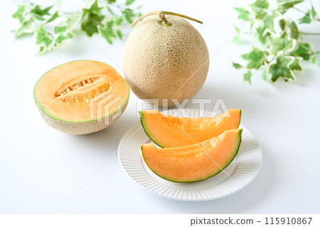 Sliced red flesh melon: Asahi melon from Hokkaido 115910867