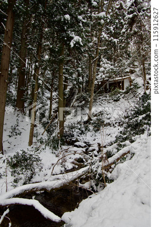 Snow scenery of the waterfall Kannon Falls Snow scenery Hiwacho Shobara City Yumekaido Renaissance 115912627