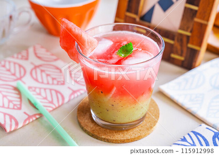 西瓜和獼猴桃汁 115912998