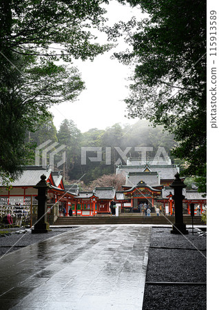 Kirishima Shrine: The worship hall and approach 115913589