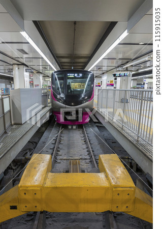 等待發車 新宿站 京王線 開往新宿電車 京王 5000 系列 京王 5000 115915035