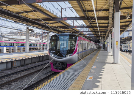 Keio Line bound for Shinjuku Train Takahatafudo Station Keio 5000 series Keio 5000 series Keio Liner Keio Line bound for Shinjuku Train Takahatafudo Station Keio 5000 series Keio 5000 series Keio Liner 115916035