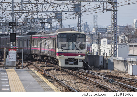 京王線開往高尾山特急特急8000系列特急 京王線開往高尾山特急特急8000系列特急 115916405