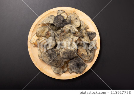 Squid ink chips 115917758