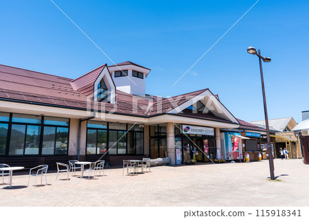 Clear blue sky and the scenery of Hirugano Kogen SA (downbound) | Photo taken in June | Gujo City, Gifu Prefecture 115918341
