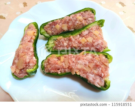 Stuffed peppers with bamboo shoots and minced meat - Food preparation Stuffed peppers with bamboo shoots and minced meat - Food preparation 115918551