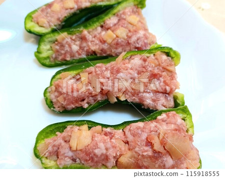 竹筍肉末釀青椒 — 烹飪準備 竹筍肉末釀青椒 — 烹飪準備 115918555