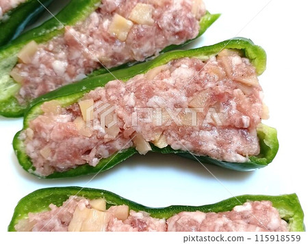 竹筍肉末釀青椒 — 烹飪準備 竹筍肉末釀青椒 — 烹飪準備 115918559