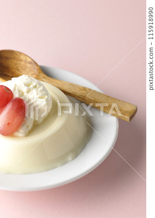 Panna cotta with cream and grapes Panna cotta with cream and grapes 115918990