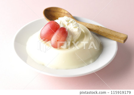 Panna cotta with cream and grapes 115919179