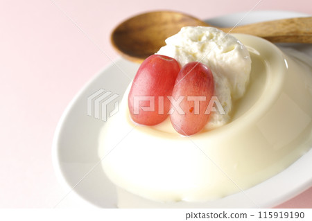 Panna cotta with cream and grapes 115919190