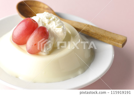 Panna cotta with cream and grapes Panna cotta with cream and grapes 115919191