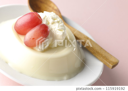 Panna cotta with cream and grapes Panna cotta with cream and grapes 115919192