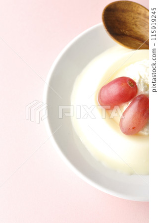 Aerial view of panna cotta with cream and grapes 115919245