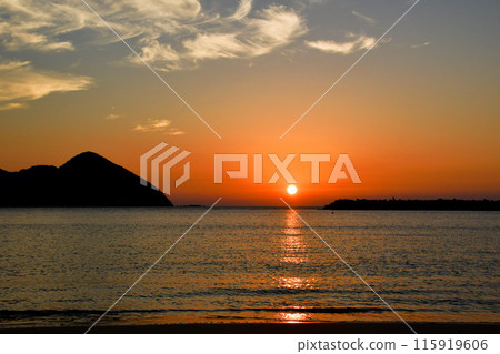 在海上日落 115919606