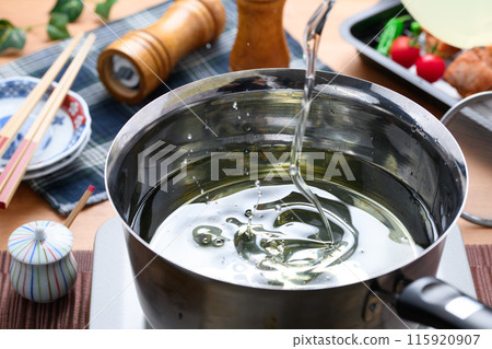 Pour oil into the pan Pour oil into the pan 115920907