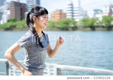 A woman who jogs 115922220