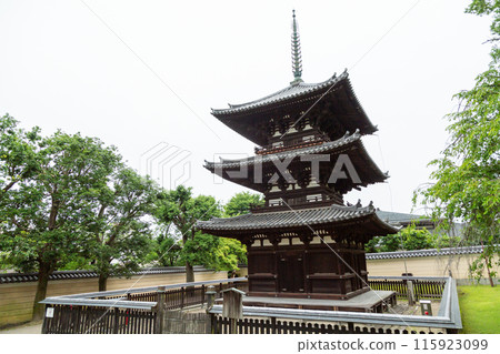 Three-story pagoda at Kofuku-ji Temple in Nara Prefecture 115923099