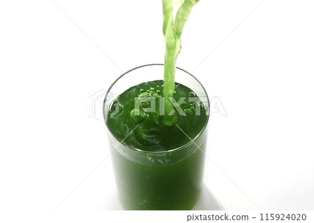 新鮮的綠汁 115924020