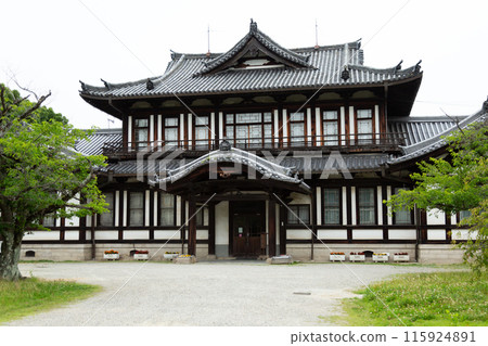 奈良縣大和郡山市城址館（原奈良縣將軍紀念圖書館） 115924891